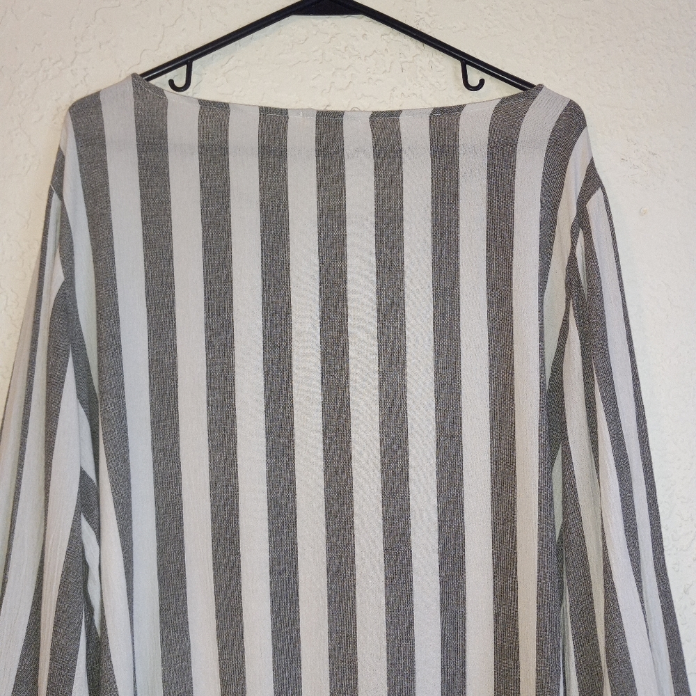 ODDY Bell Sleeve Blouse - Picture 6 of 8